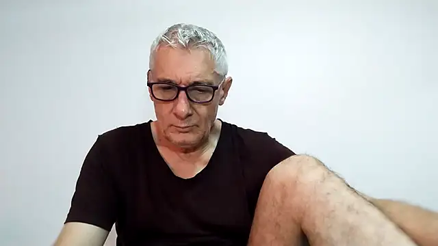 Snapshot of BIGUNCUTHARDCOCK chatting on April 2026 01:22:01 AM BIGUNCUTHARDCOCK online show from April 2026 01:22:01 AM