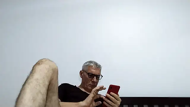 Snapshot of BIGUNCUTHARDCOCK chatting on April 2026 02:11:01 PM BIGUNCUTHARDCOCK online show from April 2026 02:11:01 PM