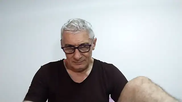 Snapshot of BIGUNCUTHARDCOCK chatting on April 2026 01:33:01 AM BIGUNCUTHARDCOCK online show from April 2026 01:33:01 AM