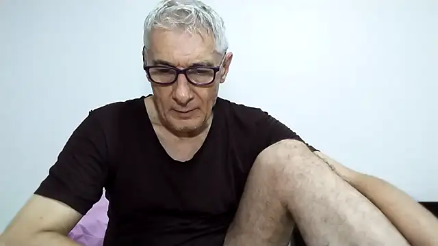 Snapshot of BIGUNCUTHARDCOCK chatting on April 2026 12:50:02 AM BIGUNCUTHARDCOCK online show from April 2026 12:50:02 AM