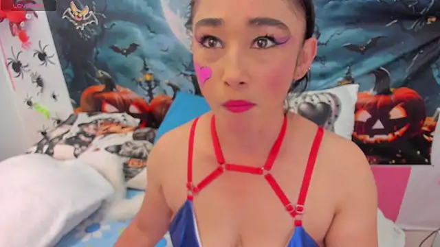 charlotte-11 online show from November 2025 03:02:01 PM