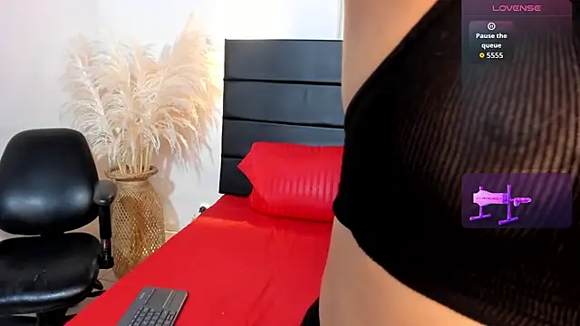 Snapshot of Julieta_Coopeer_ chatting on September 2025 10:38:02 AM Julieta Coopeer online show from September 2025 10:38:02 AM