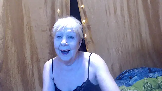 Snapshot of _Estelitta_5 chatting on January 2025 10:11:02 PM  Estelitta 5 online show from January 2025 10:11:02 PM