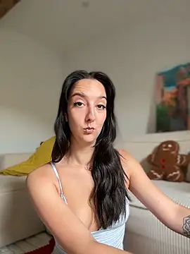 Snapshot of _Juliette chatting on May 2026 12:45:01 PM Juliette online show from May 2026 12:45:01 PM