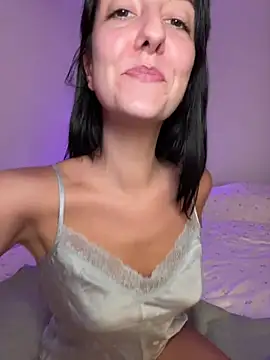 Snapshot of _Juliette chatting on May 2026 07:15:01 PM Juliette online show from May 2026 07:15:01 PM