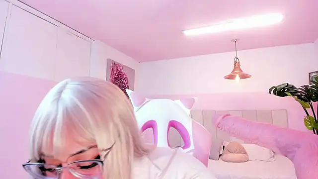 Snapshot of Red_lady chatting on February 2025 04:14:02 AM Red lady online show from February 2025 04:14:02 AM