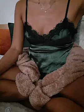 Snapshot of SexyErola27 chatting on May 2026 09:14:01 AM SexyErola27 online show from May 2026 09:14:01 AM