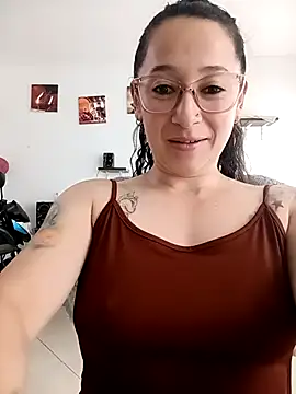 emilypoppy3 online show from April 2026 09:41:02 PM