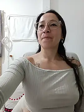 Snapshot of emilypoppy3 chatting on July 2026 12:18:02 PM emilypoppy3 online show from July 2026 12:18:02 PM