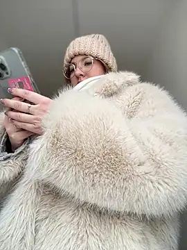 Snapshot of NewLale chatting on December 2024 03:18:02 AM NewLale online show from December 2024 03:18:02 AM