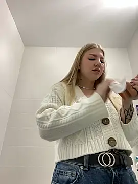 Snapshot of NewLale chatting on December 2024 03:49:01 AM NewLale online show from December 2024 03:49:01 AM