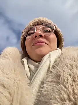 Snapshot of NewLale chatting on February 2025 06:20:01 AM NewLale online show from February 2025 06:20:01 AM