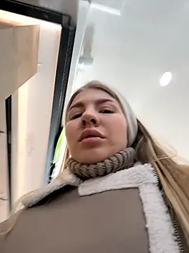 Snapshot of NewLale chatting on October 2025 03:18:02 AM NewLale online show from October 2025 03:18:02 AM