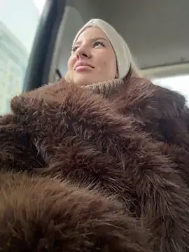 Snapshot of NewLale chatting on December 2025 03:24:01 AM NewLale online show from December 2025 03:24:01 AM