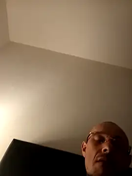 Guitccch online show from April 2026 08:47:01 PM