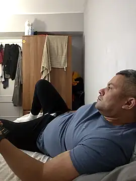 antonioM84 online show from November 2025 12:32:01 AM