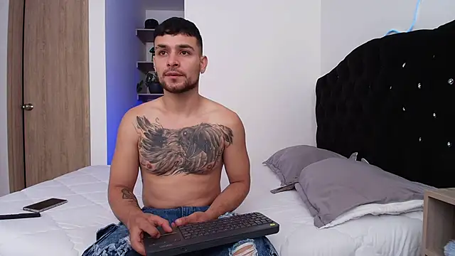 Snapshot of Aron-santoro chatting on February 2026 01:05:01 PM Aron-santoro online show from February 2026 01:05:01 PM