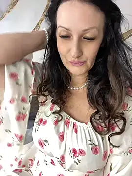 Snapshot of Katie-n chatting on July 2026 06:37:02 AM Katie-n online show from July 2026 06:37:02 AM
