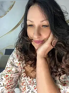 Snapshot of Katie-n chatting on July 2026 06:20:01 AM Katie-n online show from July 2026 06:20:01 AM