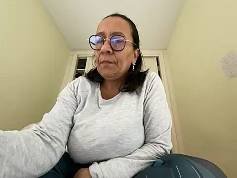 Snapshot of sweeviolet chatting on January 2025 01:42:02 PM sweeviolet online show from January 2025 01:42:02 PM