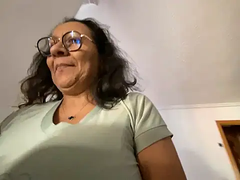 Snapshot of sweeviolet chatting on January 2025 11:22:02 AM sweeviolet online show from January 2025 11:22:02 AM