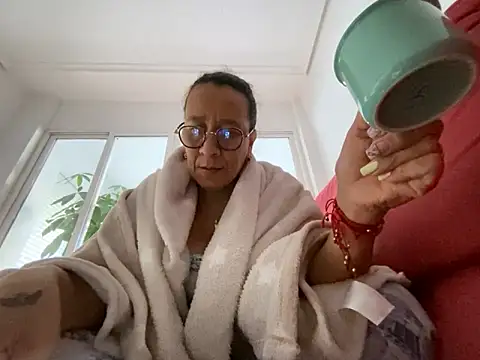 Snapshot of sweeviolet chatting on February 2025 08:54:02 AM sweeviolet online show from February 2025 08:54:02 AM