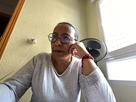 Snapshot of sweeviolet chatting on February 2025 11:43:01 AM sweeviolet online show from February 2025 11:43:01 AM