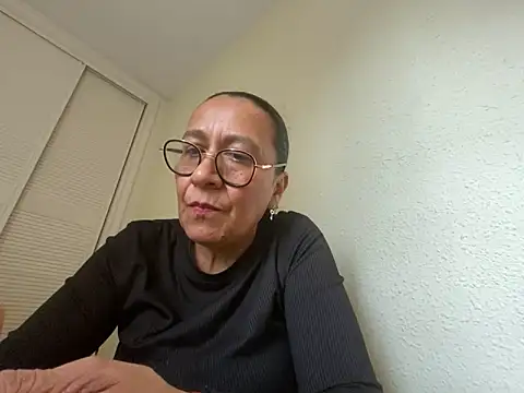 Snapshot of sweeviolet chatting on March 2025 01:42:01 PM sweeviolet online show from March 2025 01:42:01 PM