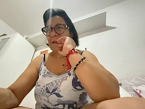 Snapshot of sweeviolet chatting on May 2026 06:32:01 AM sweeviolet online show from May 2026 06:32:01 AM