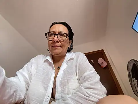 Snapshot of sweeviolet chatting on May 2026 11:04:01 AM sweeviolet online show from May 2026 11:04:01 AM