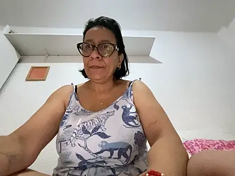 Snapshot of sweeviolet chatting on May 2026 06:44:01 AM sweeviolet online show from May 2026 06:44:01 AM