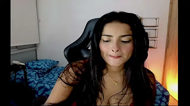 Snapshot of Yues050600 chatting on May 2026 01:13:01 AM Yues050600 online show from May 2026 01:13:01 AM