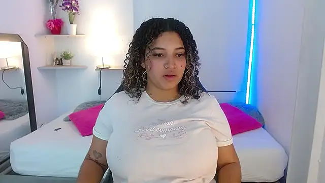 Julia Boobs online show from October 2025 12:16:01 PM