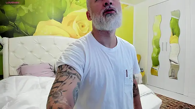 BlowMyXXL online show from April 2026 07:17:02 AM