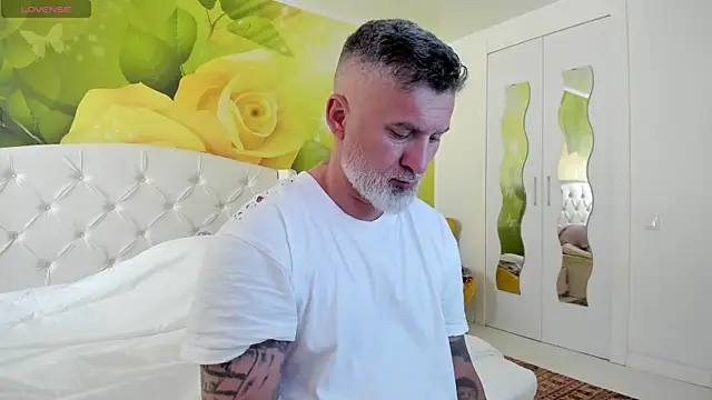 BlowMyXXL online show from April 2026 02:17:02 PM