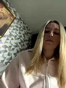 Snapshot of MerlinDave chatting on January 2026 01:42:02 AM MerlinDave online show from January 2026 01:42:02 AM