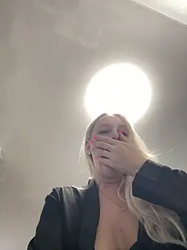 Snapshot of MerlinDave chatting on February 2026 12:58:02 AM MerlinDave online show from February 2026 12:58:02 AM