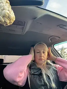 Snapshot of MerlinDave chatting on April 2026 01:16:01 AM MerlinDave online show from April 2026 01:16:01 AM