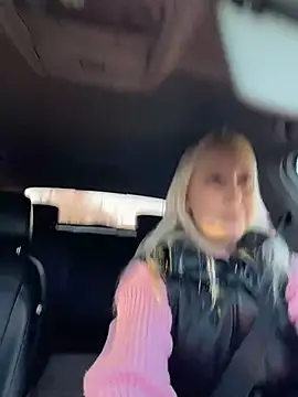 Snapshot of MerlinDave chatting on April 2026 01:27:02 AM MerlinDave online show from April 2026 01:27:02 AM