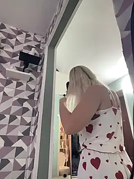 Snapshot of MerlinDave chatting on April 2026 01:06:01 AM MerlinDave online show from April 2026 01:06:01 AM