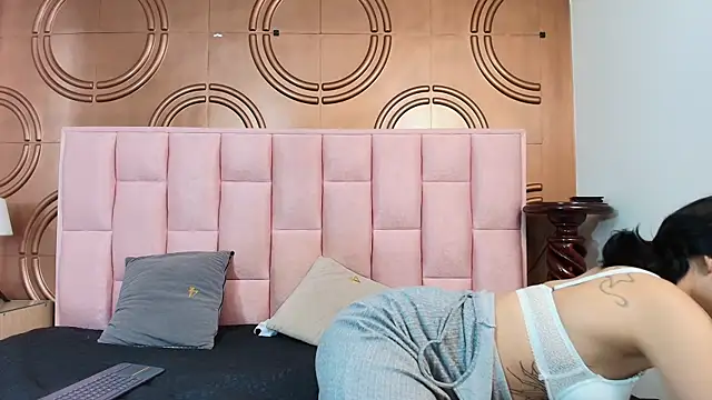 emmily keller19 online show from January 2026 01:35:02 PM