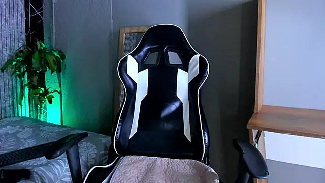 Mike 0233  online show from March 2025 07:07:02 AM