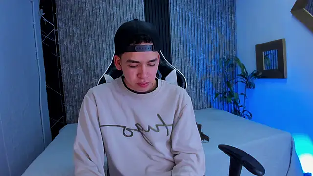 Mike 0233  online show from October 2025 04:43:02 AM