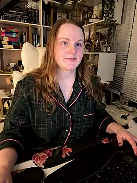 Snapshot of GingerSnap33 chatting on January 2026 01:32:01 AM GingerSnap33 online show from January 2026 01:32:01 AM