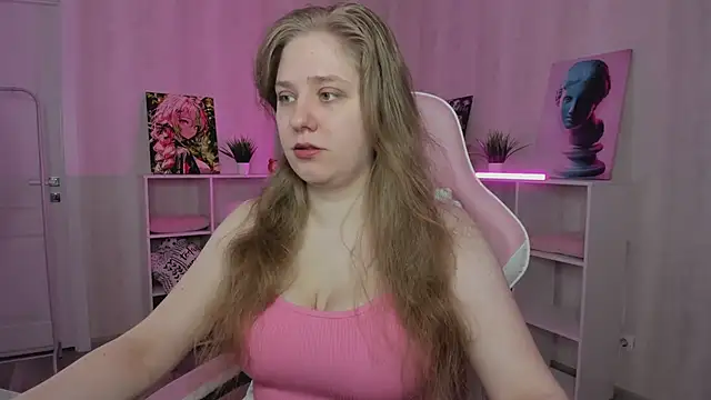 Snapshot of Megan_Violer chatting on May 2026 05:18:02 PM Megan Violer online show from May 2026 05:18:02 PM