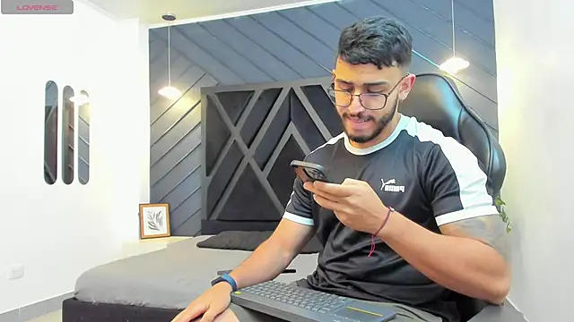 Liam Kleiin online show from November 2025 11:31:01 AM