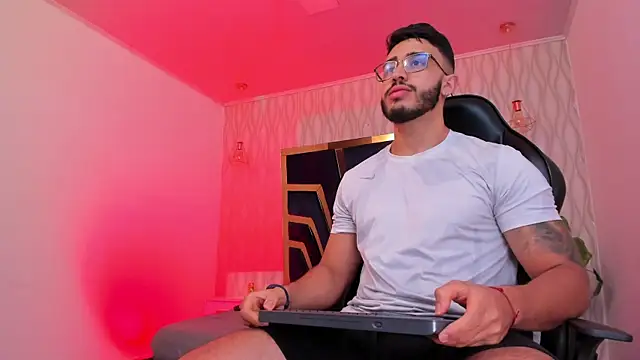 Liam Kleiin online show from November 2025 11:24:02 AM