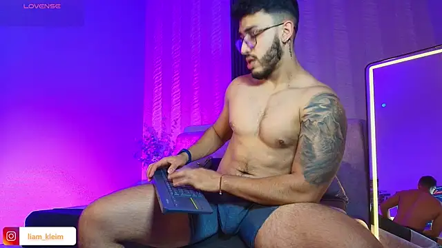 Snapshot of Liam_Kleiin chatting on May 2026 05:42:02 PM Liam Kleiin online show from May 2026 05:42:02 PM