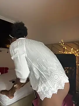 kellya  online show from September 2025 10:33:02 PM