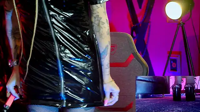 MonicaMaxwel online show from April 2026 09:51:02 AM